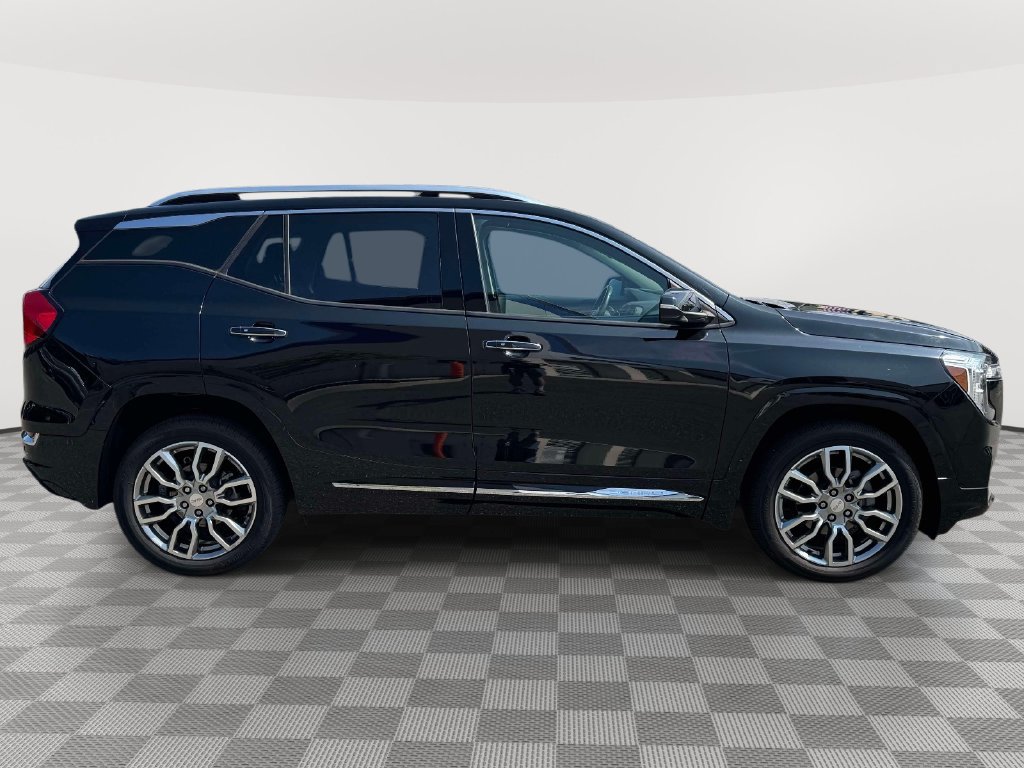 Used 2022 GMC Terrain Denali w/ LPO, 'HIT The Road' Package AWD/4WD image 9