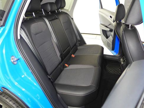 Used 2025 Volkswagen Taos SE FWD image 20