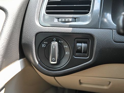 Used 2019 Volkswagen Golf SE FWD image 39