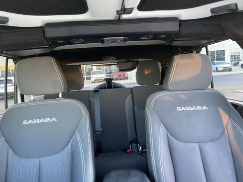 Used 2016 Jeep Wrangler Unlimited Sahara w/ Connectivity Group image 18