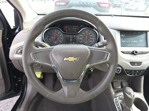 Used 2018 Chevrolet Cruze LS image 10