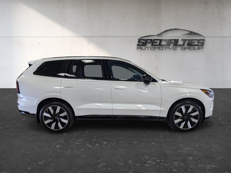 Used 2025 Volvo EX90 Ultra AWD/4WD image 11