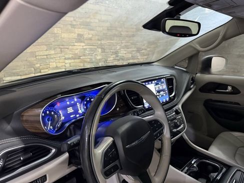 Used 2021 Chrysler Pacifica Limited w/ Premium & Safety Sphere Group image 27