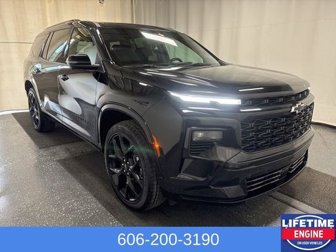 Used 2024 Chevrolet Traverse RS image 3