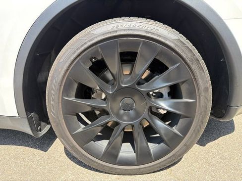 Used 2022 Tesla Model Y Long Range AWD/4WD image 22