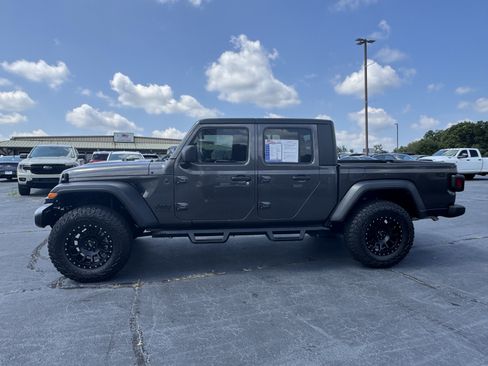 Used 2025 Jeep Gladiator Sport AWD/4WD image 8