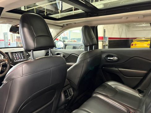 Used 2016 Jeep Cherokee Trailhawk w/ Comfort/Convenience Group image 23