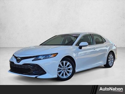 Used 2020 Toyota Camry LE image 1