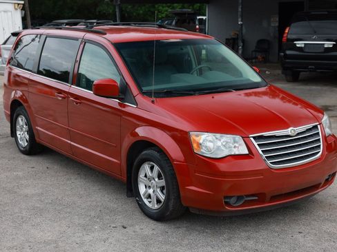 Used 2008 Chrysler Town & Country Touring w/ Entertainment Group #2 FWD image 15
