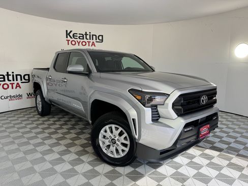 Certified 2026 Toyota Tacoma SR5 AWD/4WD image 3