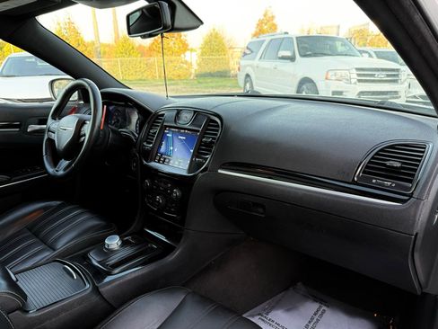Used 2018 Chrysler 300 S w/ 300S Premium Group image 32
