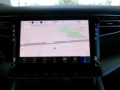 New 2026 Jeep Grand Wagoneer 4WD image 17