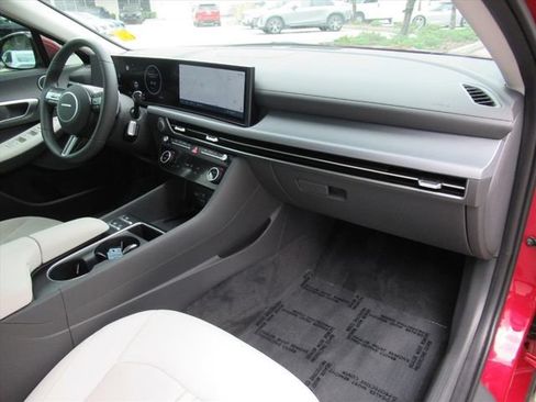 Used 2024 Hyundai Sonata SEL w/ Convenience Package FWD image 10