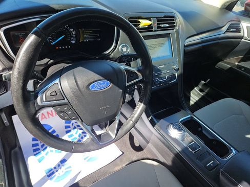 Used 2019 Ford Fusion SE w/ Equipment Group 151A FWD image 12