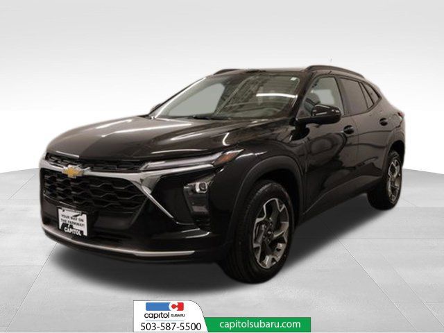 Used 2025 Chevrolet Trax LT FWD image 5