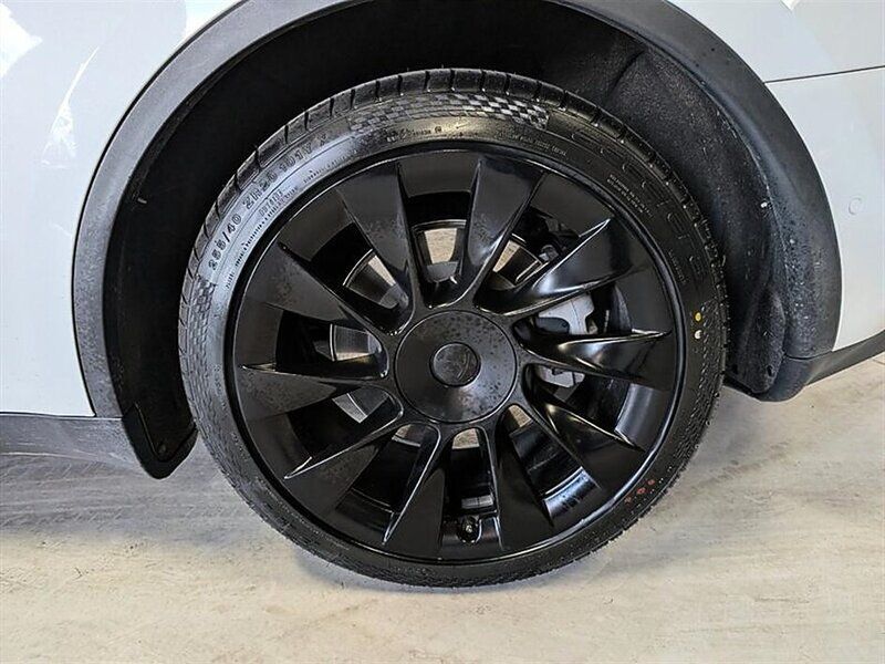 Used 2021 Tesla Model Y Long Range AWD/4WD image 14