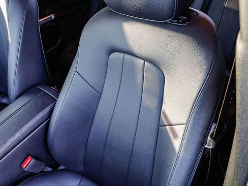 Used 2021 Mercedes-Benz GLB 250 4MATIC image 29