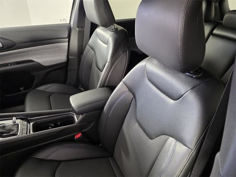 New 2026 Jeep Compass Latitude image 12