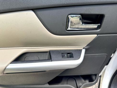 Used 2013 Ford Edge SEL FWD image 38