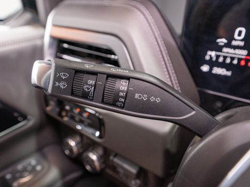 Used 2025 GMC Yukon Denali w/ Denali Reserve Package RWD image 30