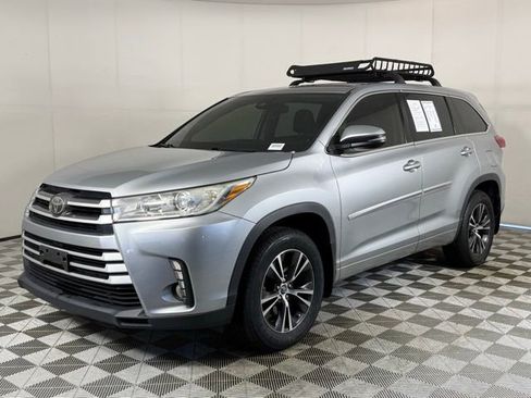 Used 2018 Toyota Highlander Plus w/ Protection Package #3 AWD/4WD image 2