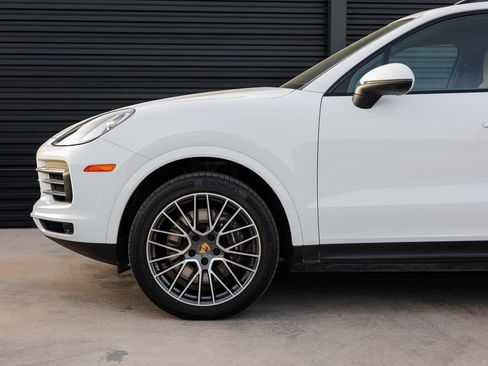 Certified 2023 Porsche Cayenne image 11
