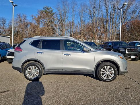 Used 2015 Nissan Rogue SV w/ SV Premium Package image 8