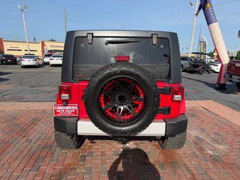 Used 2014 Jeep Wrangler Unlimited Sahara w/ Connectivity Group AWD/4WD image 25