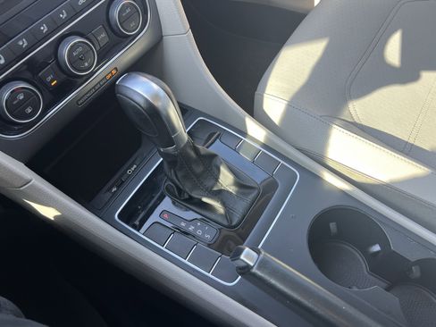 Used 2018 Volkswagen Passat 2.0T R-Line image 24