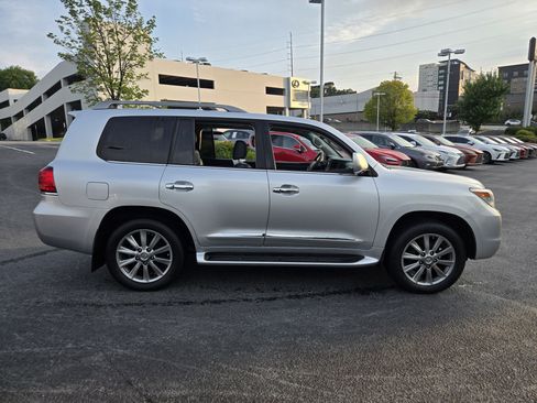 Used 2011 Lexus LX 570 4WD w/ Luxury Pkg image 7