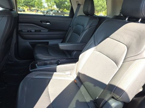 Used 2024 Nissan Pathfinder SL w/ SL Premium Package FWD image 7