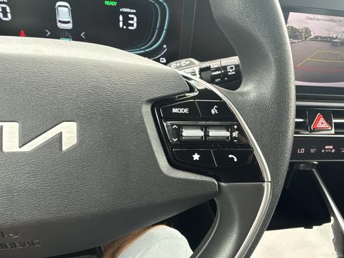 Used 2025 Kia Niro LX FWD image 28