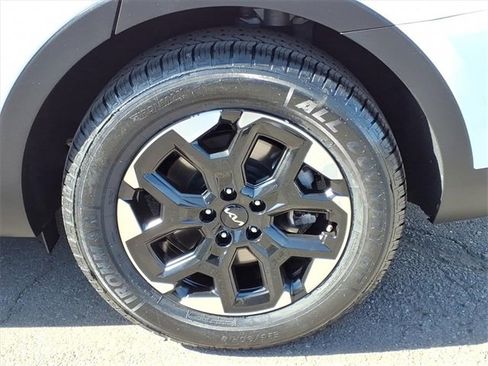 Used 2024 Kia Sorento S image 8