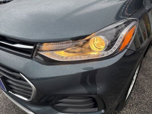 Certified 2022 Chevrolet Trax LT w/ LT Convenience Package image 11