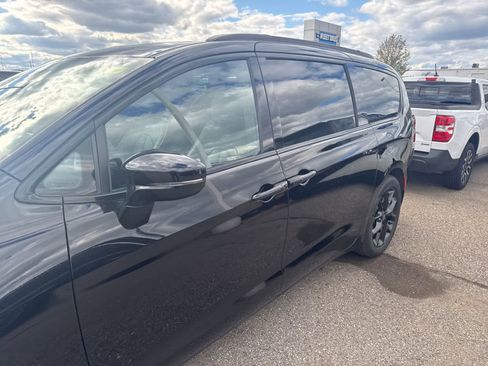 Used 2026 Chrysler Pacifica Limited w/ S Appearance Package FWD image 21