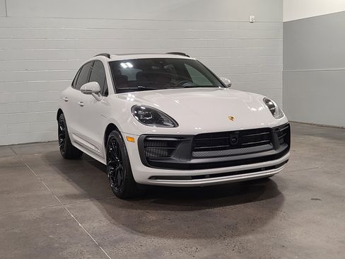 New 2026 Porsche Macan GTS image 9
