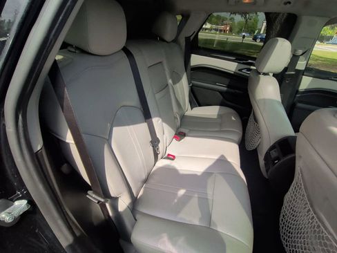 Used 2015 Cadillac SRX Luxury w/ Driver Awareness Package image 23