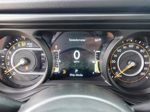 New 2025 Jeep Gladiator Willys image 17