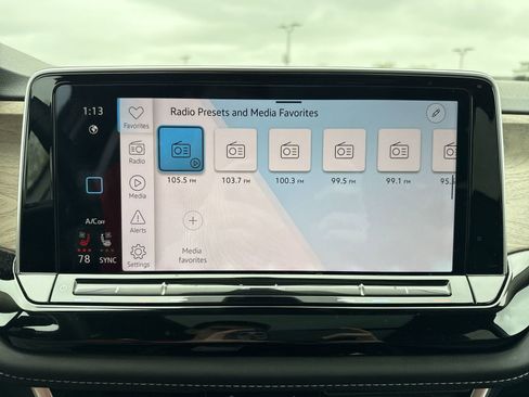 Used 2024 Volkswagen Atlas SE w/ Panoramic Sunroof Package AWD/4WD image 17