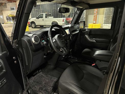 Used 2018 Jeep Wrangler Unlimited Sahara image 27