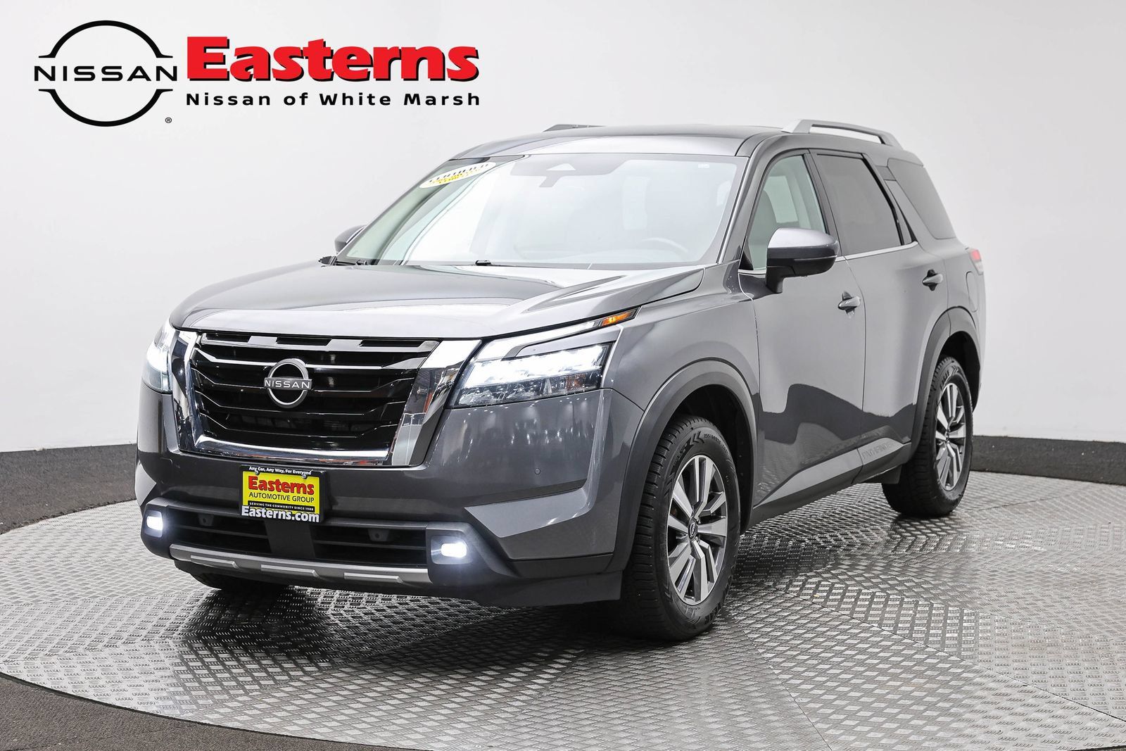 Used 2022 Nissan Pathfinder SL AWD/4WD image 1