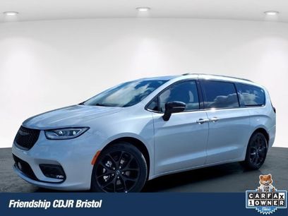 Used 2026 Chrysler Pacifica Limited w/ S Appearance Package