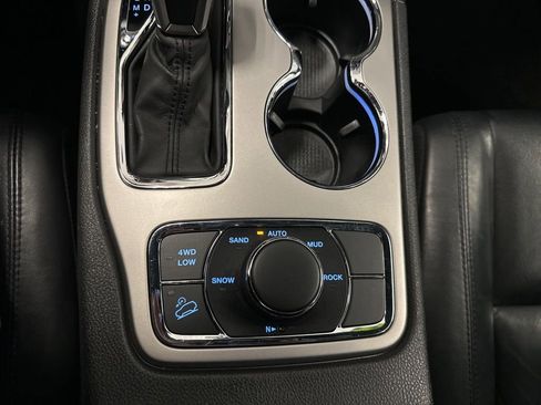 Used 2019 Jeep Grand Cherokee Limited image 17