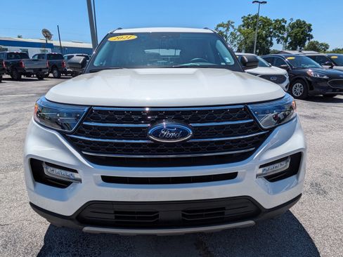 Certified 2021 Ford Explorer XLT w/ Equipment Group 202A image 9