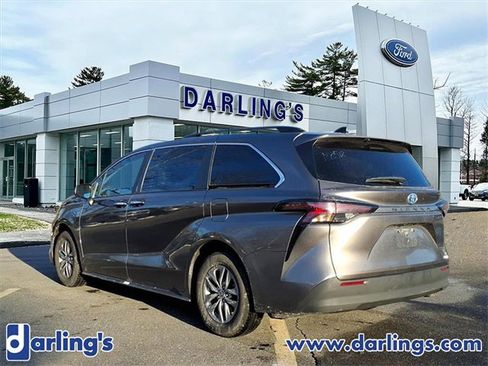 Used 2024 Toyota Sienna XLE image 5