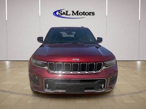 Used 2022 Jeep Grand Cherokee Overland w/ Luxury Tech Group IV AWD/4WD image 2