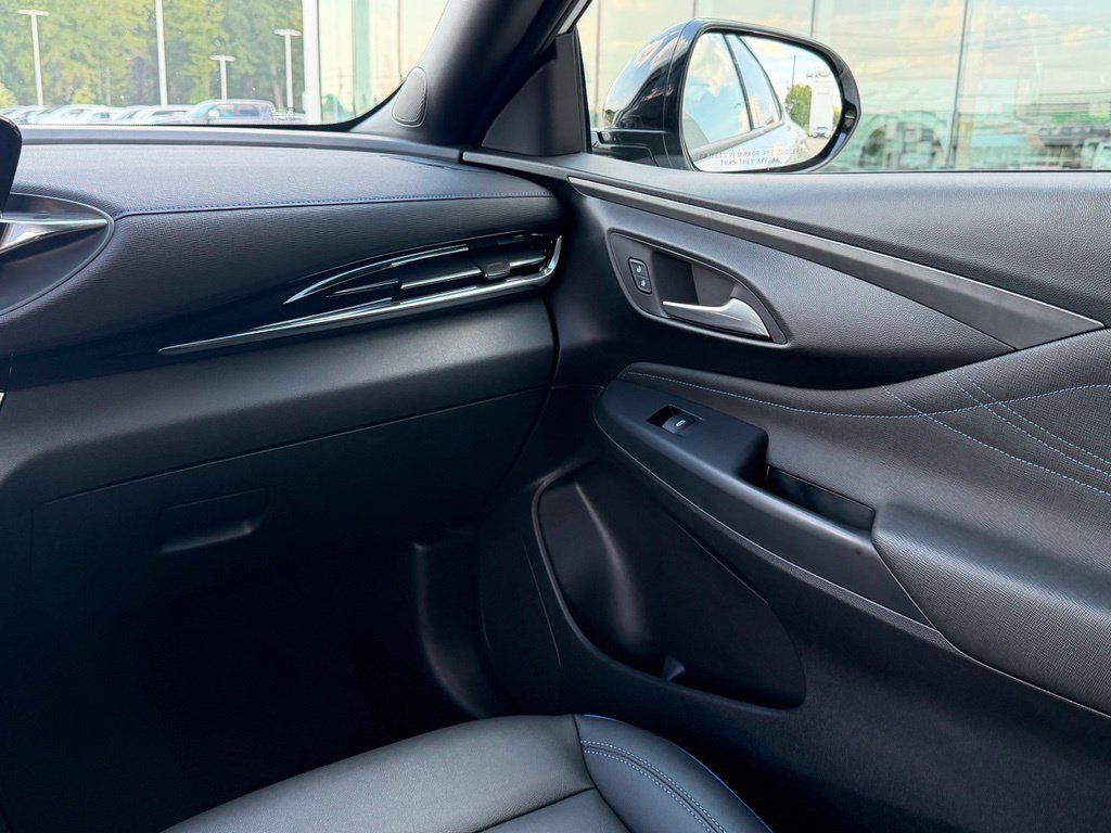Used 2025 Buick Envista Sport Touring w/ Convenience I Package FWD image 29