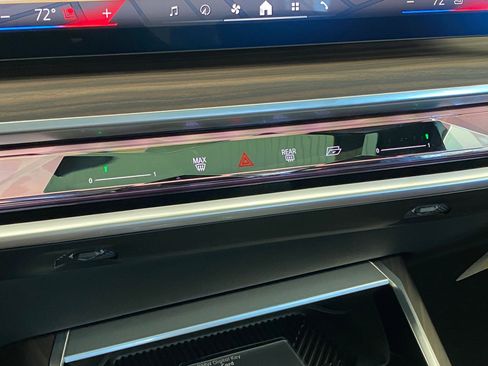 New 2026 BMW 750e xDrive w/ Premium Package image 19