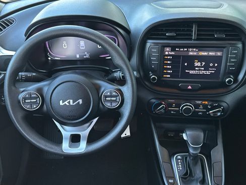 Used 2023 Kia Soul LX w/ LX Technology Package FWD image 14