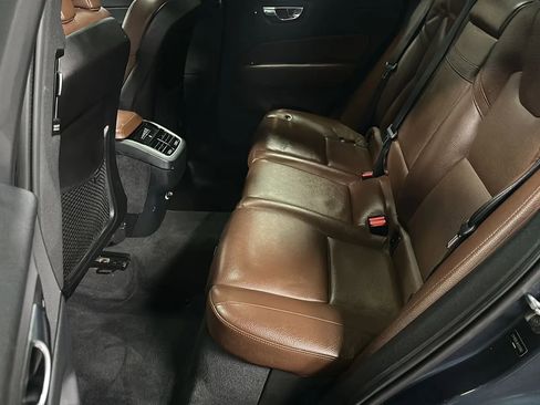 Used 2019 Volvo XC60 T5 Inscription w/ Protection Package Premier image 11